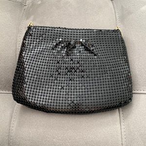 Cute black sequins clutch. 👜👛